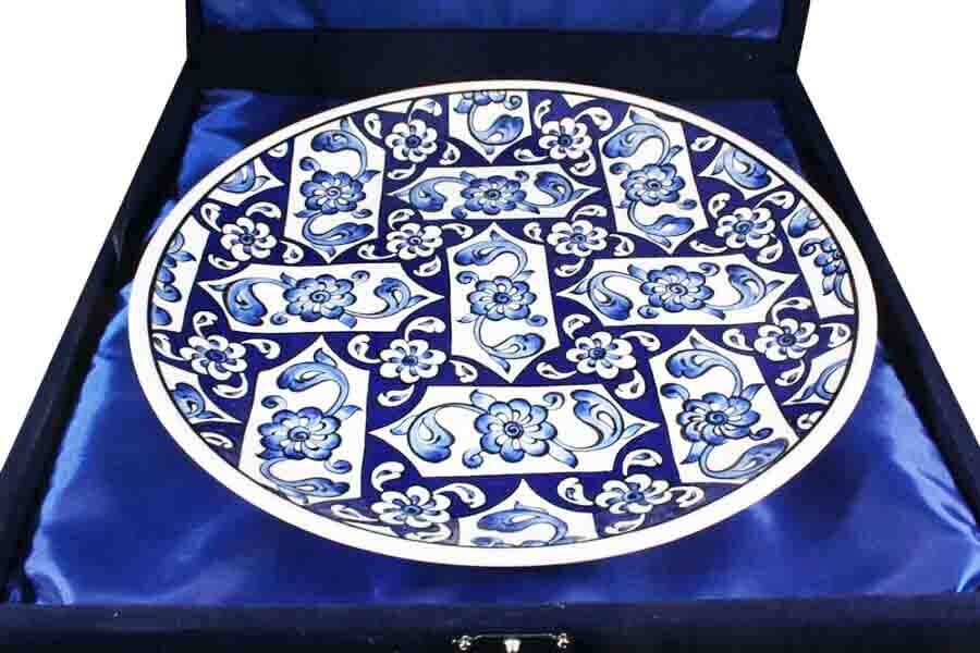 Assiette de poterie Iznik à motifs blanc - 3