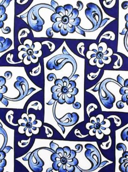 Assiette de poterie Iznik à motifs blanc - 2