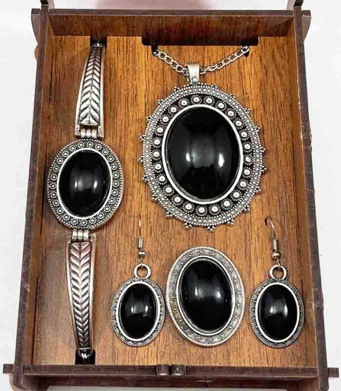 Black stone Iznik Pottery jewelry set - 1