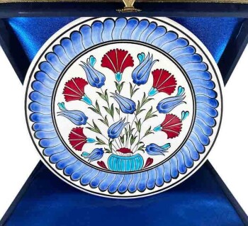 Carnation Garden Iznik Pottery Plate 25cm - 1