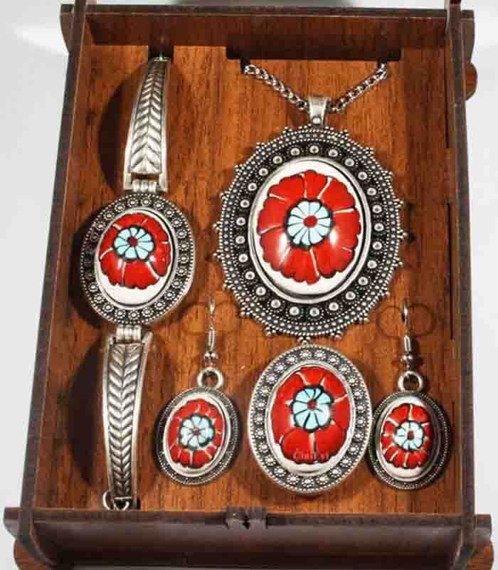 Ensemble de bijoux de poterie en pierre rouge - 1