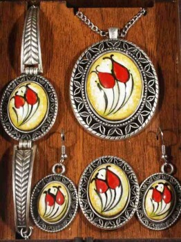 Gelber Hintergrund-rotes Tulpen-Muster Iznik-Schmuck-Set - 2