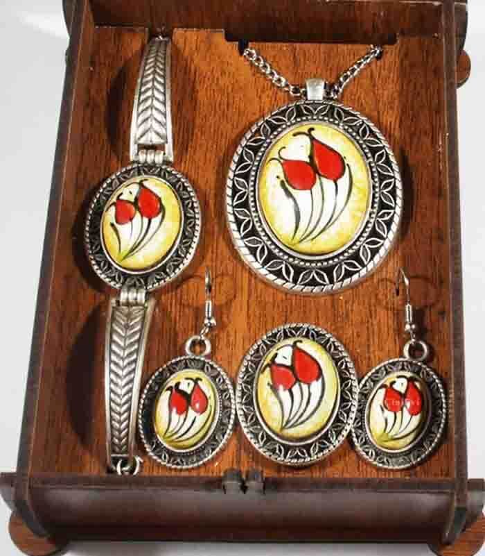 Gelber Hintergrund-rotes Tulpen-Muster Iznik-Schmuck-Set - 1