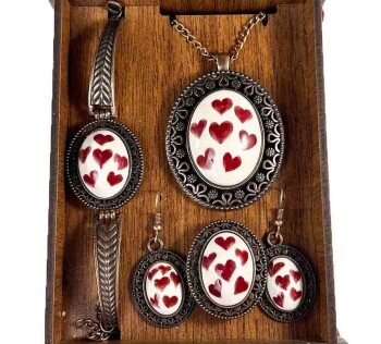 Heart Patterned Jewelry Set for a Loved One - 1