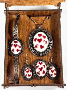 Heart Patterned Jewelry Set for a Loved One - 2