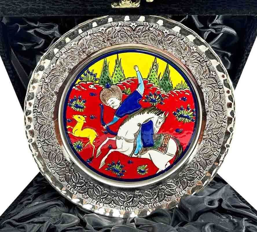 Hunting Scene Motif Silver Ceramic Plate - 1