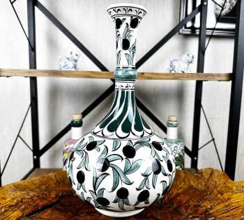 İznik Vase with Olive Branch Pattern - 1