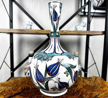 Corporate Gift: Tulips of Unity and Elegance İznik Vase - 1