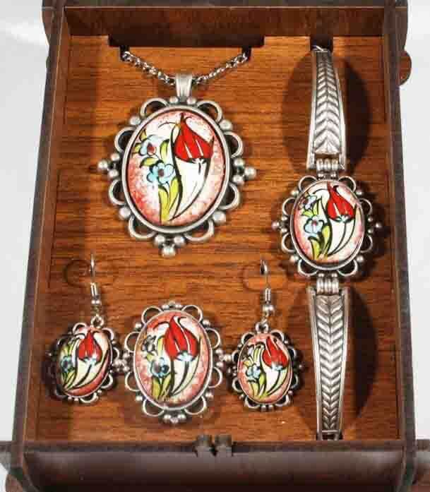 Mother's Gift Red Tulip Pattern Iznik Jewelry Set - 1