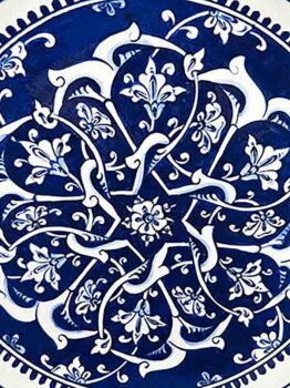 Énoncé bleu à motifs Babanakkaş Iznik Assiette de poterie - 2