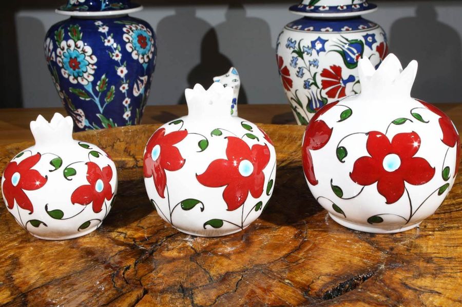 Red Flower Motif Pomegranate Set | Handcrafted Iznik Ceramic - 1