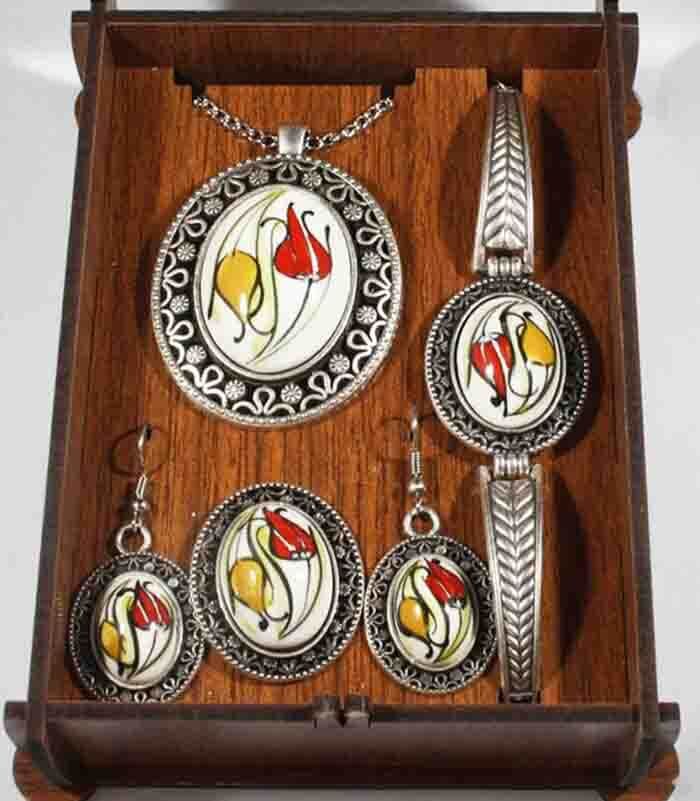 Tulip Garden Ceramic Jewelry Set - 1