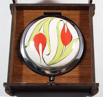 Upside Down Tulip Motif Makeup Mirror - 1