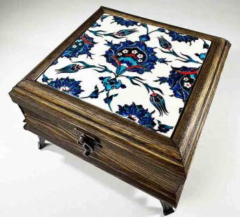 Wooden Jewelry Box with Tulip and Lotus Design - 1